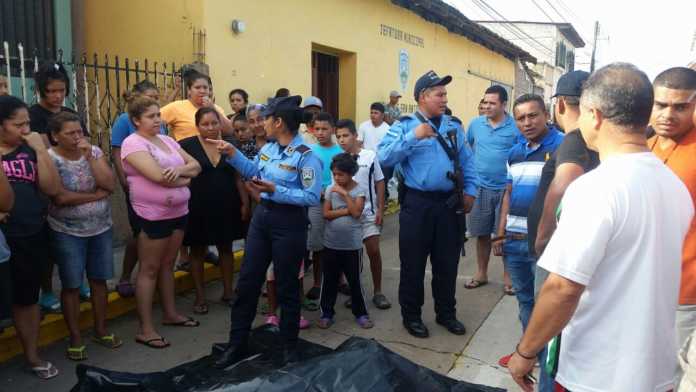 1 Ultiman a ciudadano frente a posta policial
