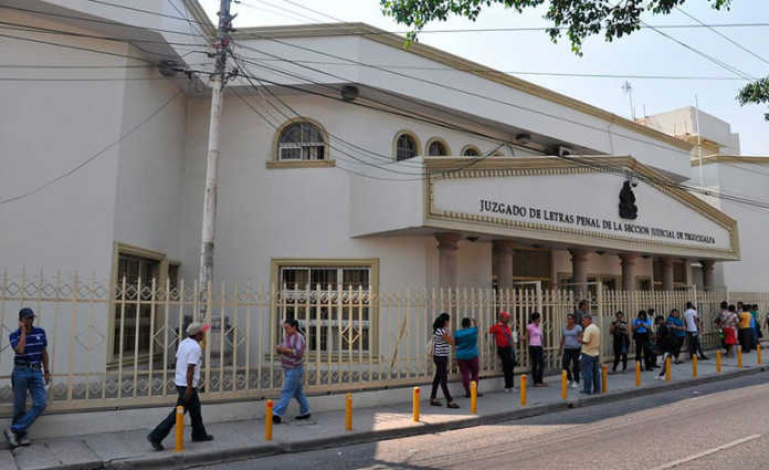 estudiantes de la UNAH estudiantes de la UNAH