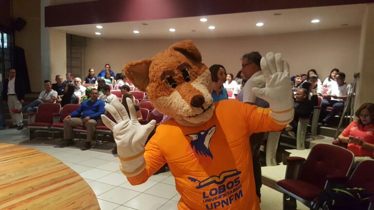 ¡Lobos de la UPNFM presentan su Himno!
