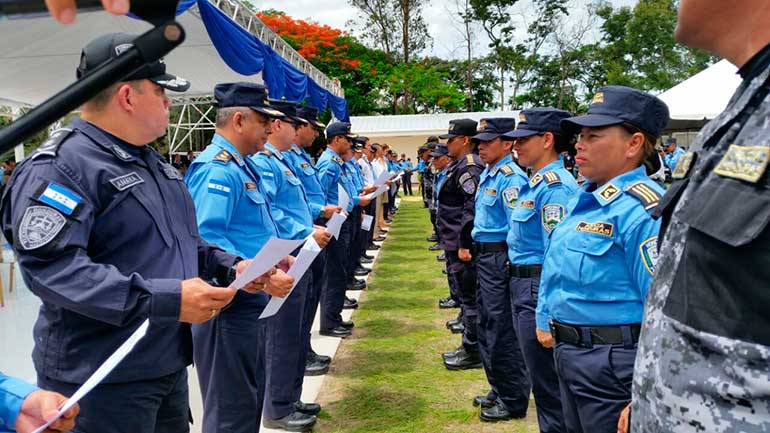 Se gradúan 986 policías Instituto Técnico Policial de La Paz.