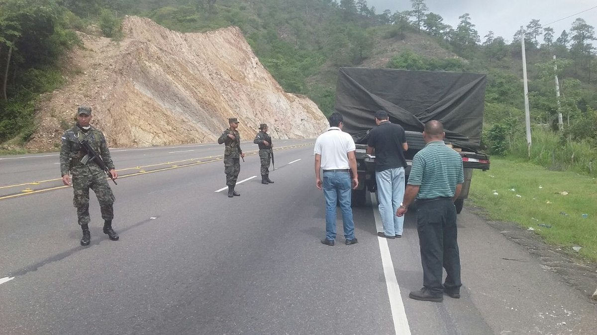 Operativo en la carretera CA-5 para verificar legalidad de madera que se transporta en Comayagua