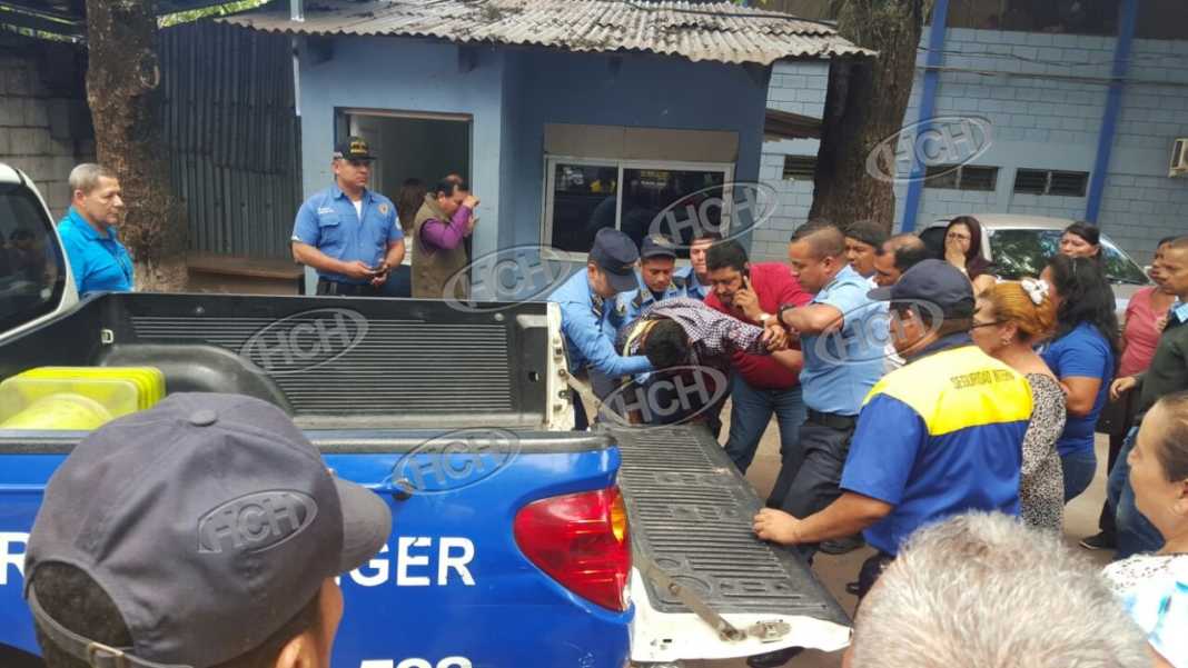 apuñalado afuera de alcaldía de Tegucigalpa