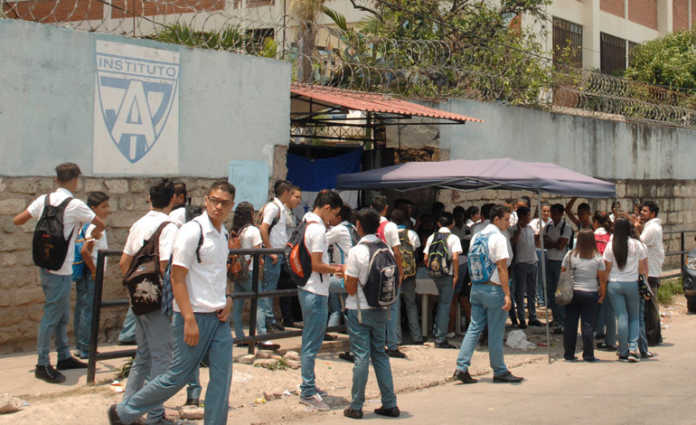 Marera ingresó disfrazada de estudiante Marera ingresó disfrazada de estudiante