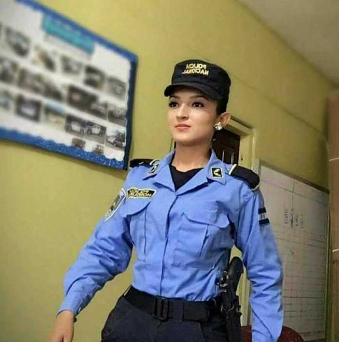 Barbie policía