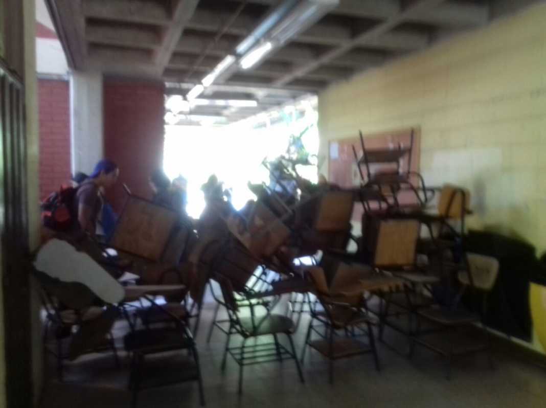 Miembros del Movimiento Estudiantil Universitario (MEU) reanudaron la toma de edificios en la Universidad Nacional Autónoma de Honduras (UNAH).