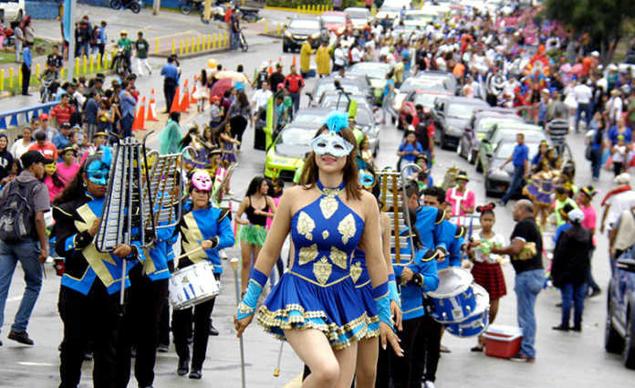 Un ejército de aproximadamente 100 personas recolectó cerca de 30 toneladas de basura luego del carnaval de Tegucigalpa.