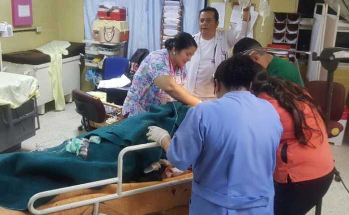 Macheteada Una mujer fue remitida al hospital Mario Catarino Rivas luego de haber sido macheteada por su pareja sentimental en el departamento de Lempira.