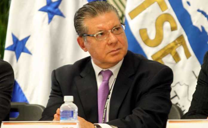 David Matamoros Batson El magistrado presidente del TSE, David Matamoros Batson, anunció que la impresión de papeletas electorales avanza de manera satisfactoria.