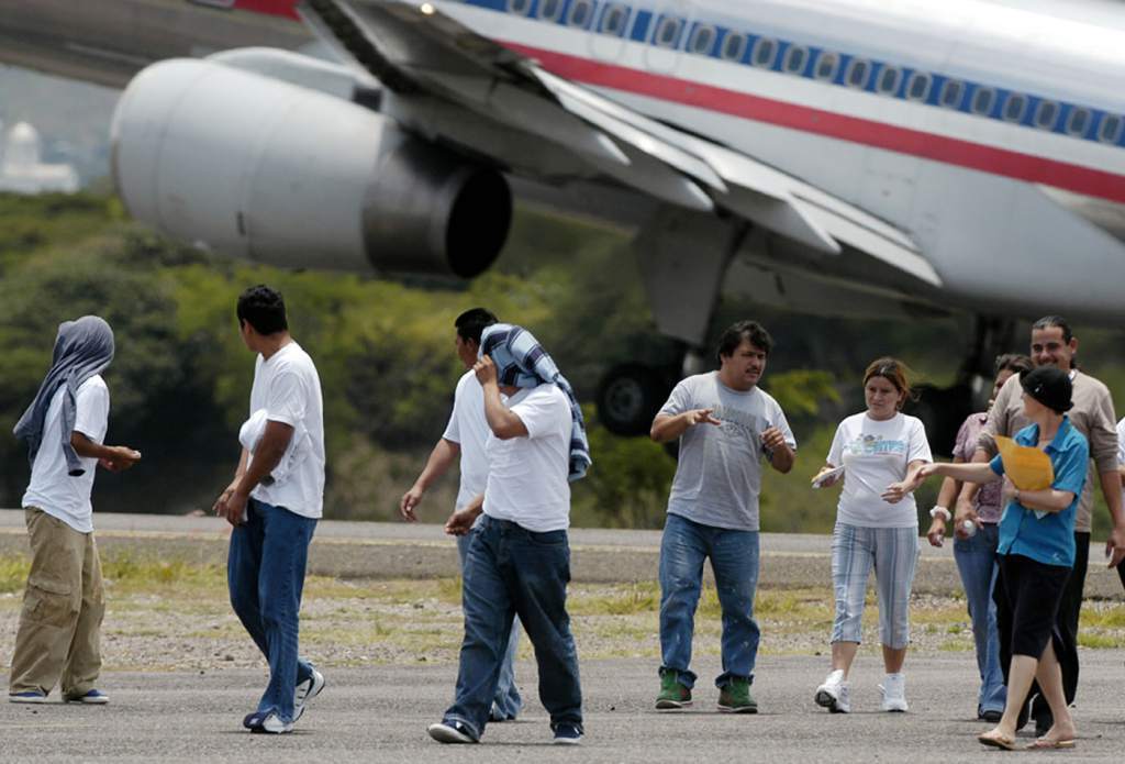 Las autoridades de migración aseguran que hay una significativa disminución en las cifras de hondureños deportados en relación al año pasado.