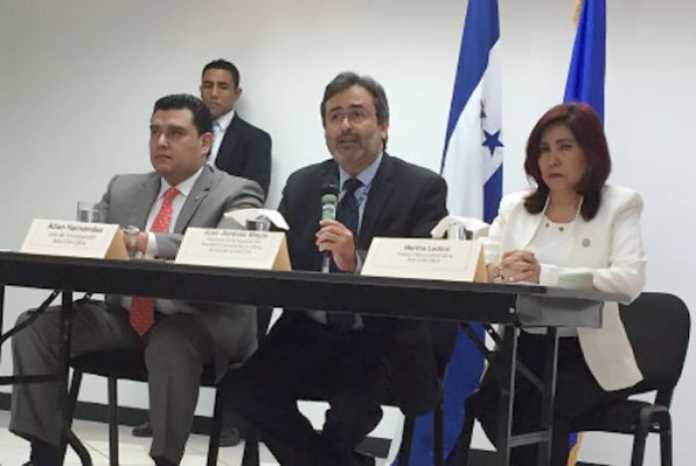 El vocero de la MACCIH, Juan Jiménez Mayor, presentó a dos nuevos y prominentes funcionarios extranjeros que se sumarán al ente diplomático.