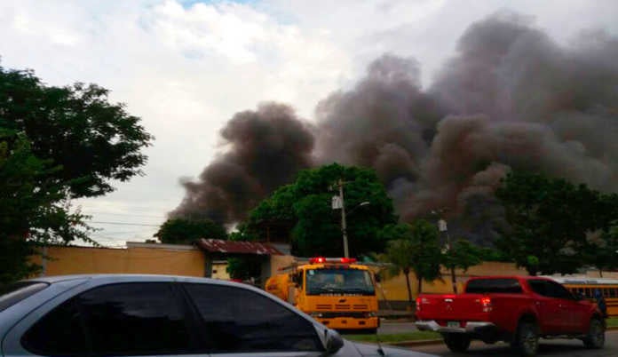 incendio en ex Centro Penal Sampedrano