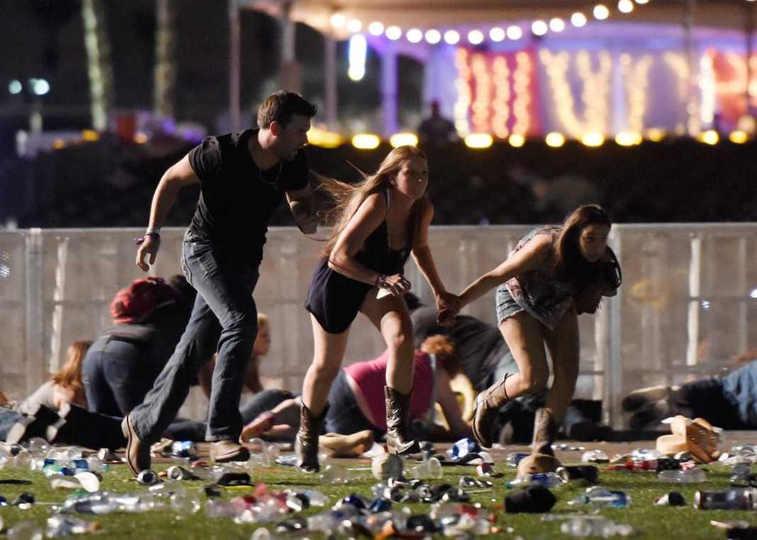 El Estado Islámico (ISIS) se atribuyó el tiroteo que dejó al menos 50 muertos y 400 heridos en un concierto en Las Vegas.