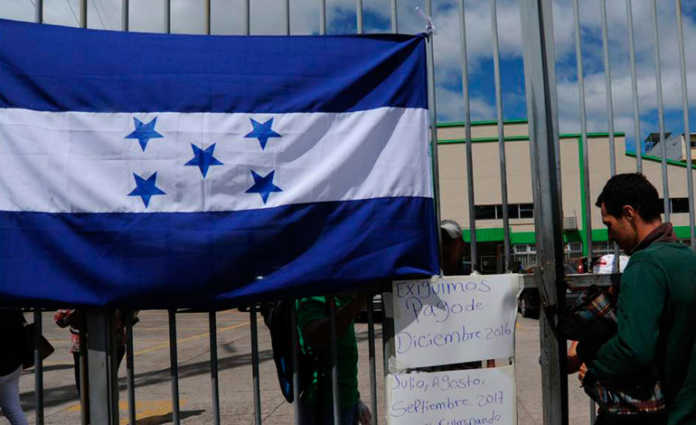 RNP Un grupo de empleados del Registro Nacional de las Personas (RNP) se tomó las instalaciones del archivo central exigiendo un pago salarial.
