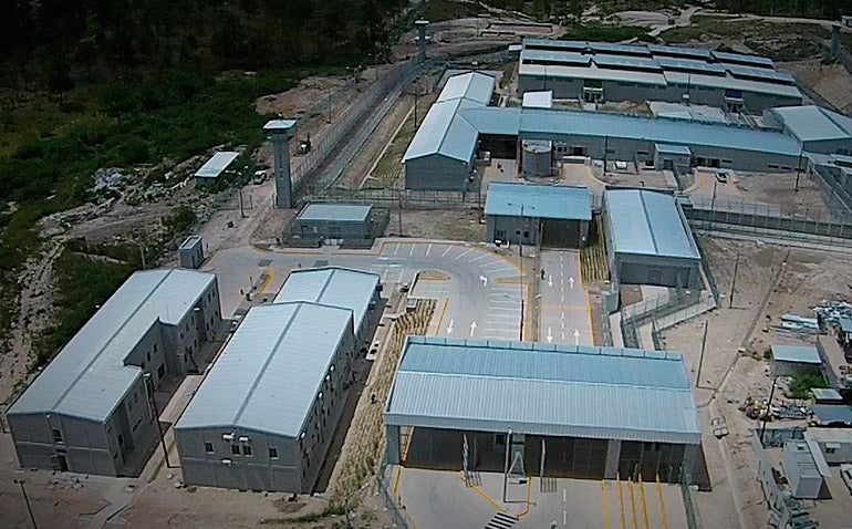 Elementos de Fusina realizaron un nuevo traslado de 15 privados de libertad hacia la cárcel de máxima seguridad conocida como La Tolva.
