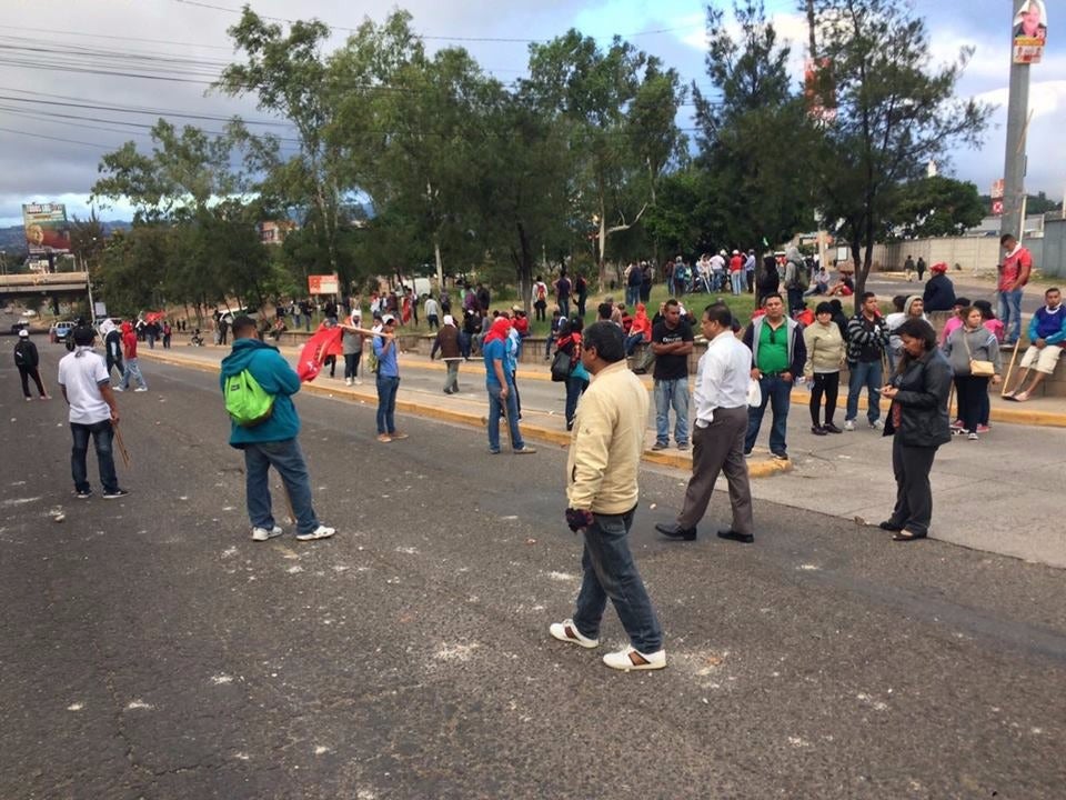 Militantes de la Alianza de Oposición protestan