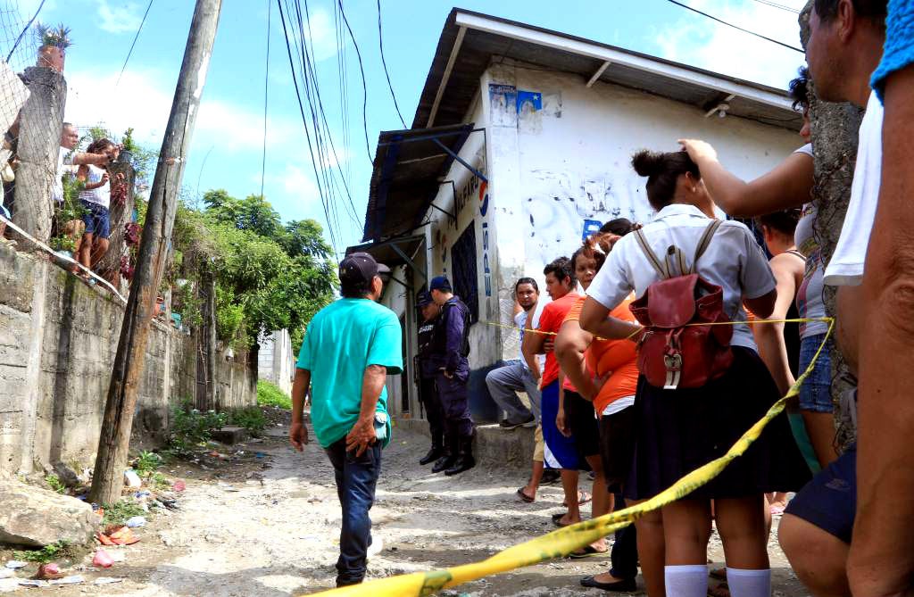 Capturados terminaron supuestos asaltantes en el Segundo Anillo de San Pedro Sula, zona norte del país, tras ser denunciados por sus víctimas y seguidos por agentes de la Policía Nacional.