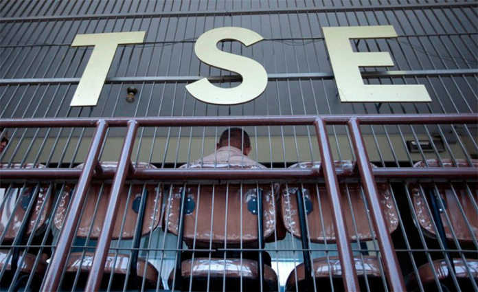 TSE El magistrado del TSE, Marco Ramiro Lobo, aseguró que la impresión de 18 millones de papeletas electorales finaliza este fin de semana.