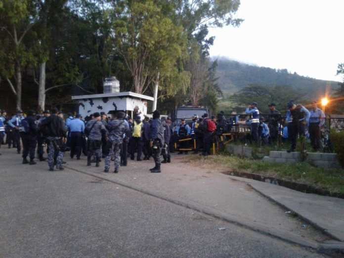 24296651_1797260860286804_1822100972508763103_n cobras siguen en huelga de brazos caídos