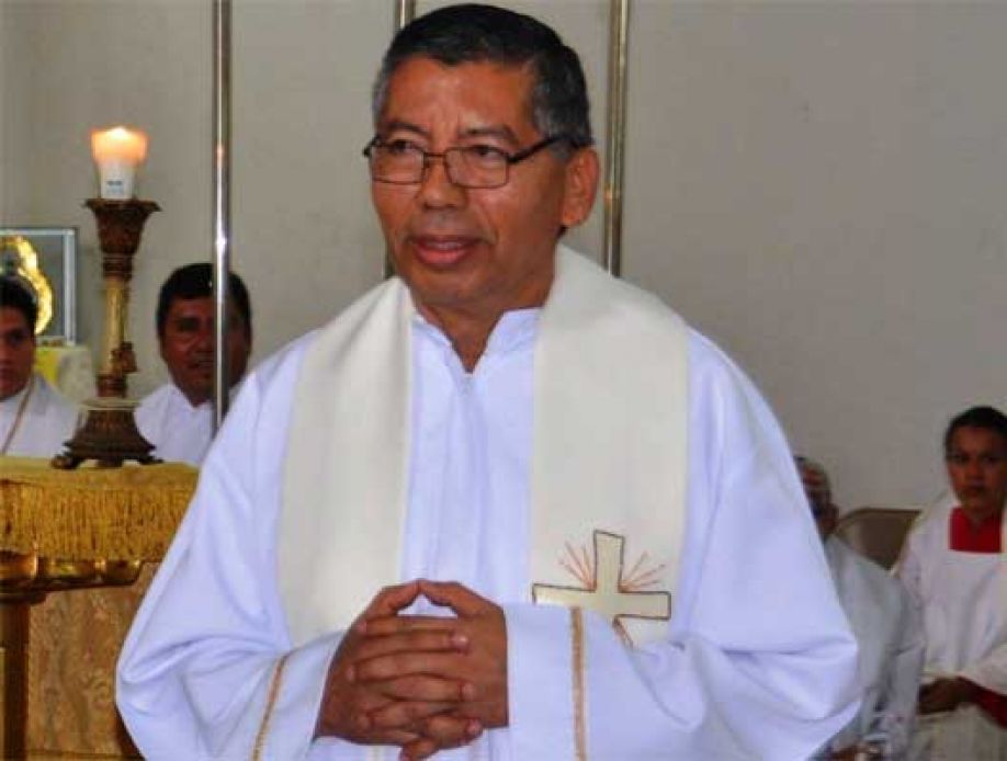 denuncias contra el párroco Germán Flores