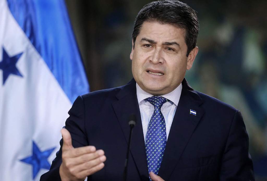 Juan Hernández solicita aprobar límites a la reelección