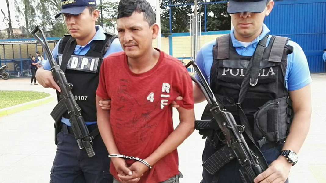 Elementos de la Policía Nacional de Honduras, por medio de la Dirección Policial de Investigaciones (DPI), capturaron este martes a una persona considerada responsable de cometer un asalto a bus rapidito.