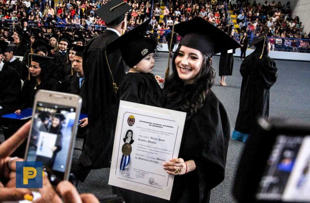 UNAH: Graduó 752 nuevos profesionales en Ciudad Universitaria