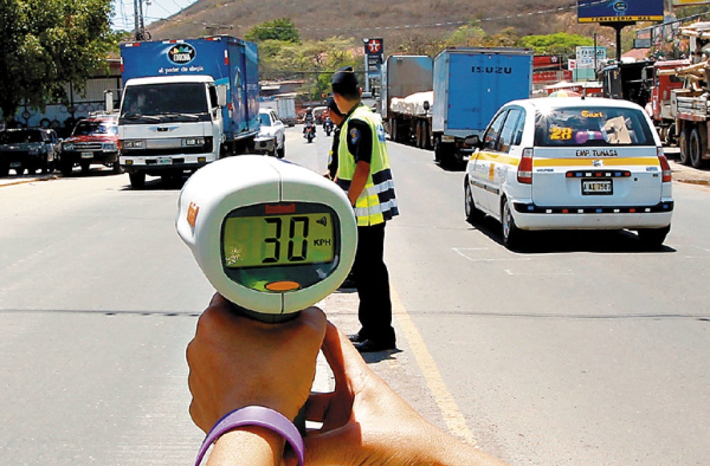 Patrullas de carreteras contarán con radares de velocidad