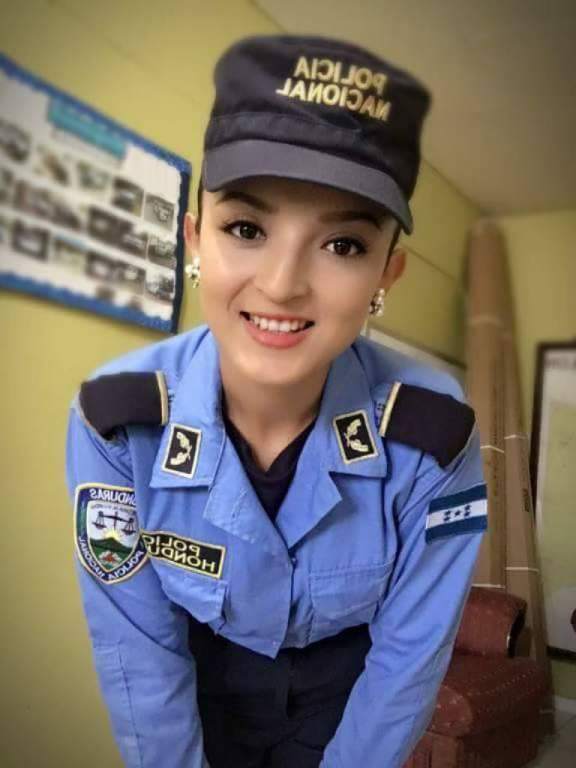 barbie policía