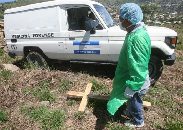 dt.common.streams.StreamServer (1) Medicina Forense sepultará 28 cuerpos