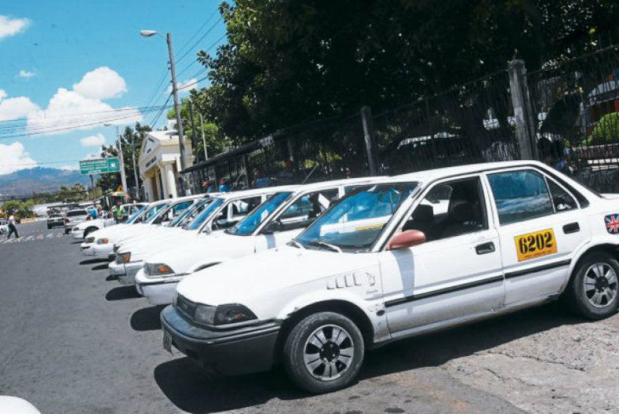 SPS: Taxistas se van a paro exigiendo mejorar sus condiciones laborales
