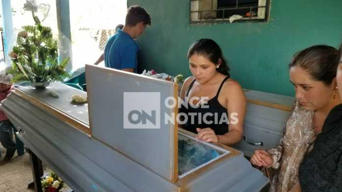entierran a mujeres que murieron en explosión en Copán