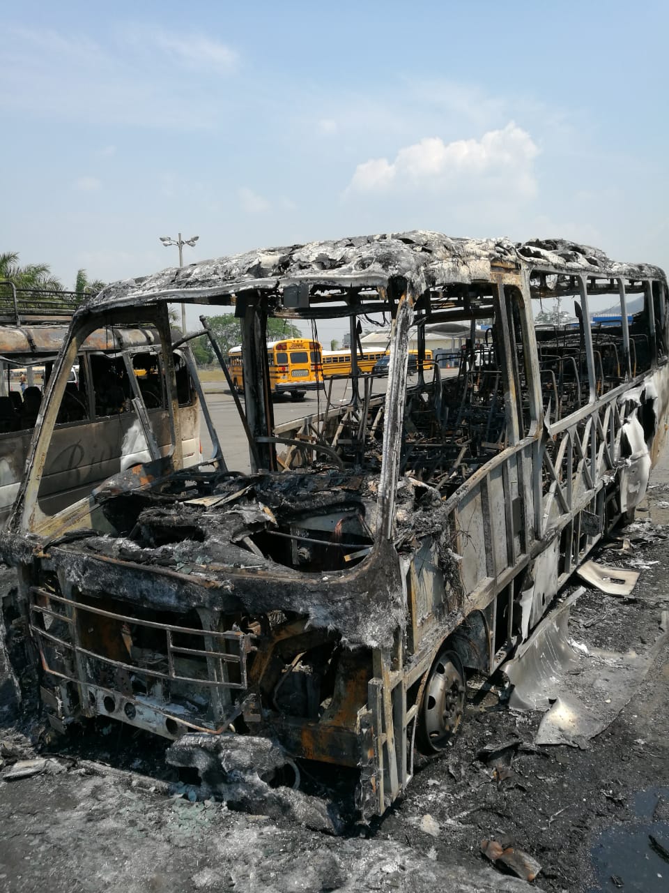 Buses quemados en la Terminal de SPS: ¿corto circuito o extorsión?