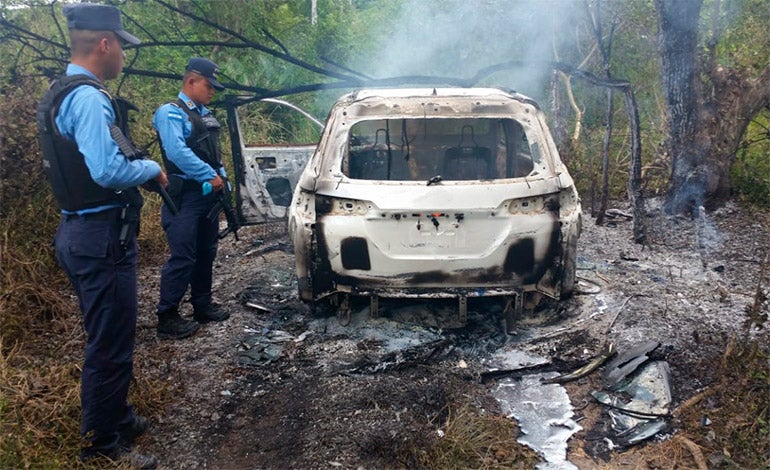 carro quemado en San Manuel