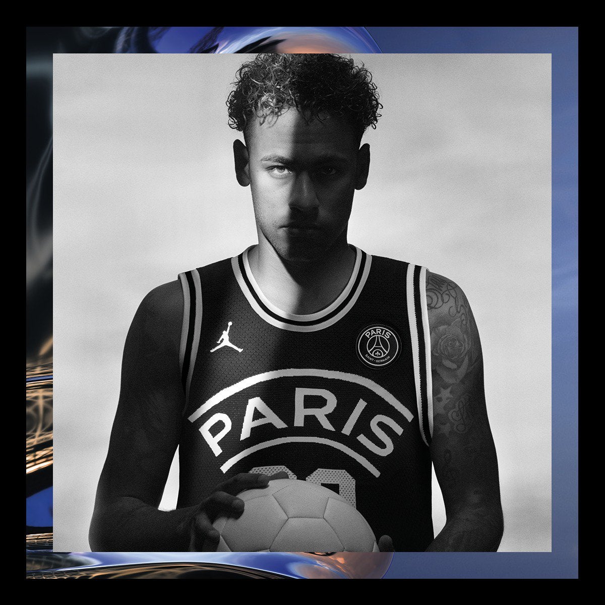 Paris Saint Germain pone Michael su logo