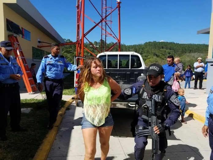 mujer detenida en Santa Bárbara