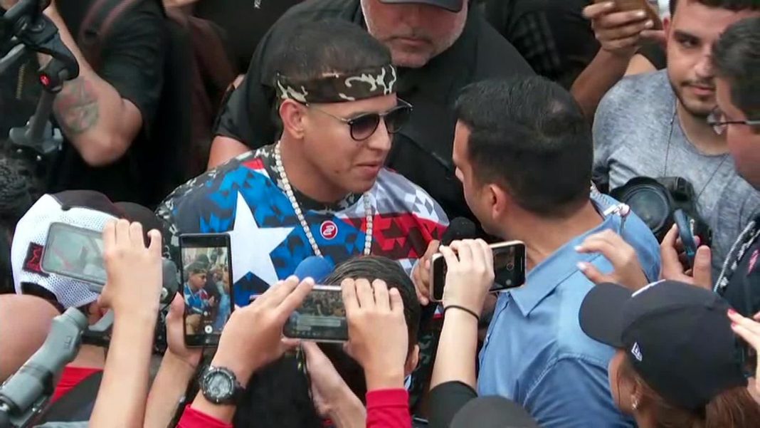 Daddy Yankee se une a protestas