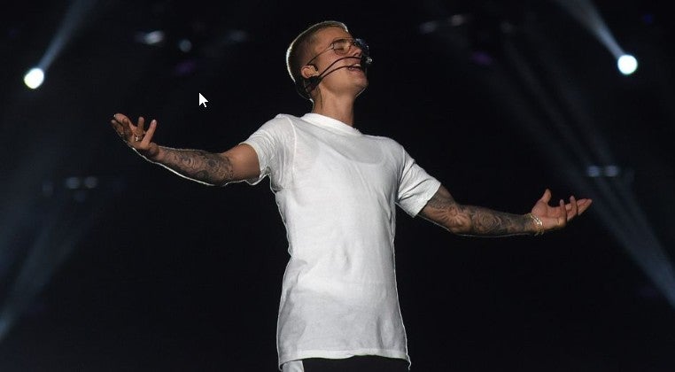 Justin Bieber sube al escenario y canta a Dios en la iglesia cristiana  Hillsong