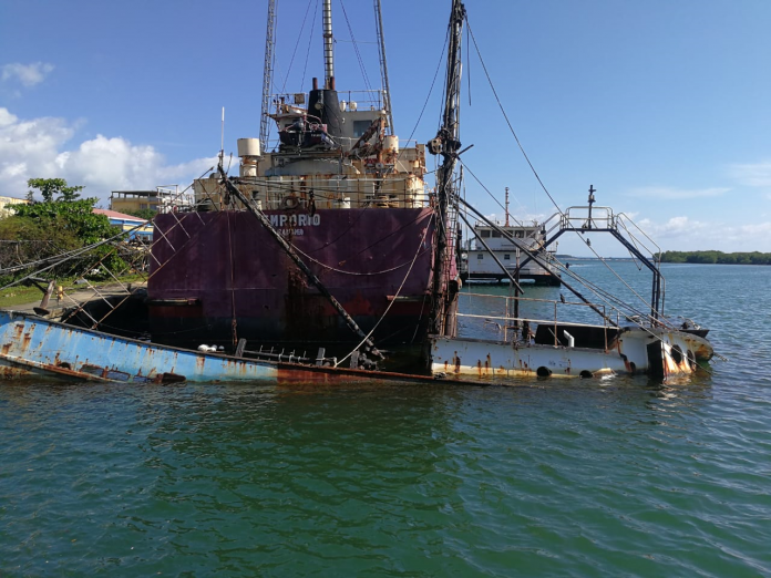 Embarcación Emporio en Roatá