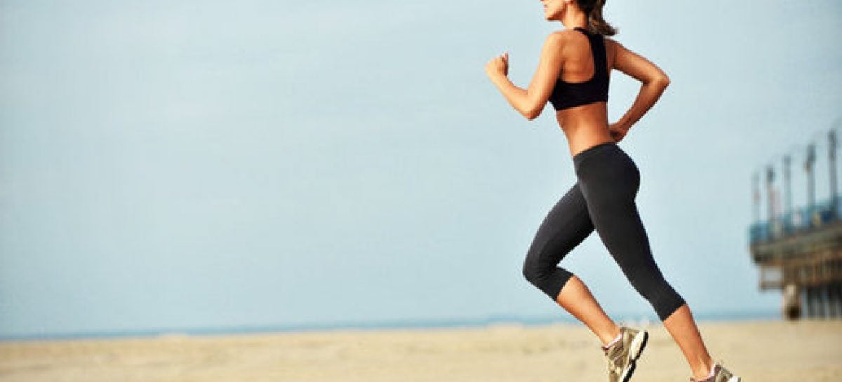 running_ejercicios-sentirse-bien-correr-mujer-corriendo-1200x545_c