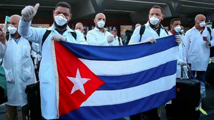 Médicos cubanos