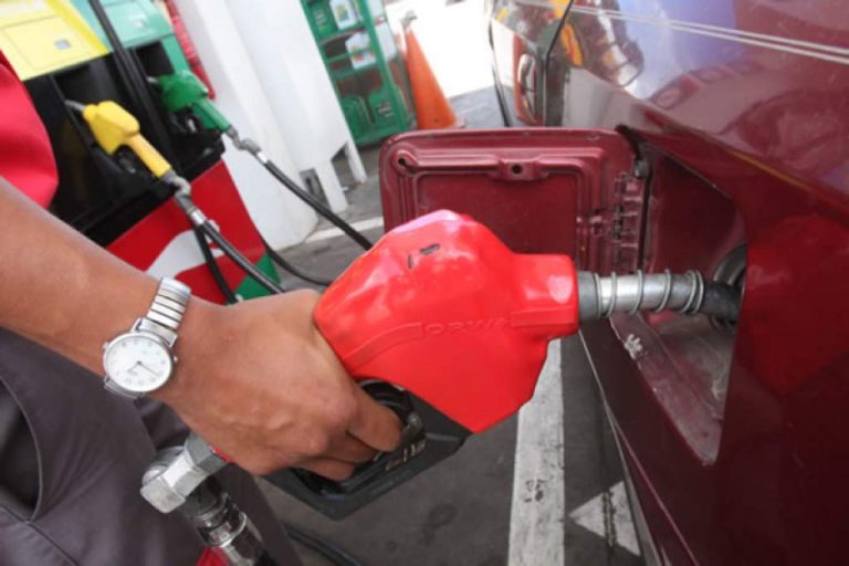 Reactivación económica trae nueva alza al precio de los combustibles