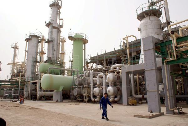Arabia Saudita reducirá un millón de barriles de petróleo
