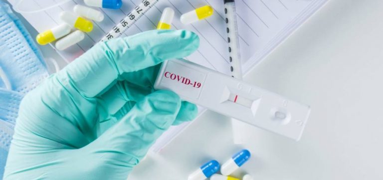 Según Salud, hay 29 médicos y 41 enfermeras contagiados de COVID-19