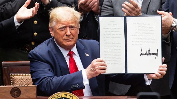 Donald Trump Decreto Policía