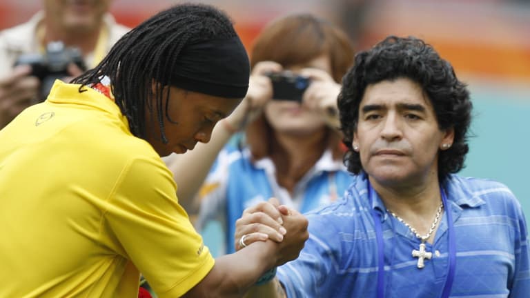 Maradona, Pelé y Ronaldinho alegrarán a los mineros atrapados en Chile
