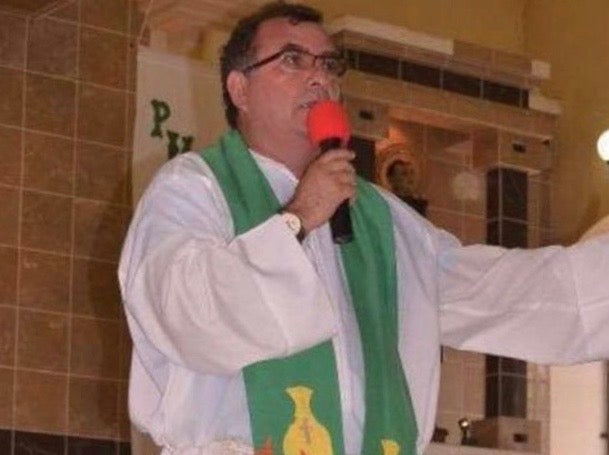 sacerdote Mario Adin Cruz Zaldívar