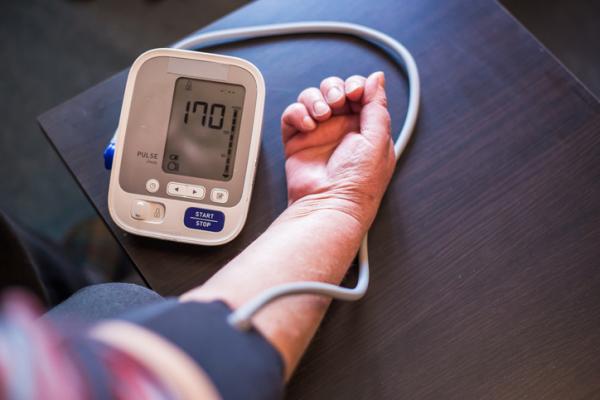 cómo tomar presión arterial