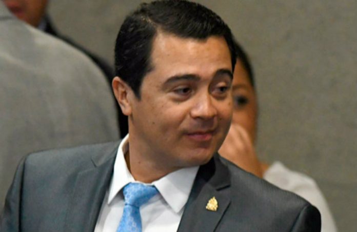 defensa de Tony Hernández pide retrasar sentencia