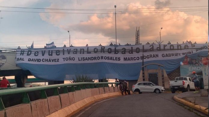 Devuelvan lo robado ladrones Devuelvan lo robado ladrones