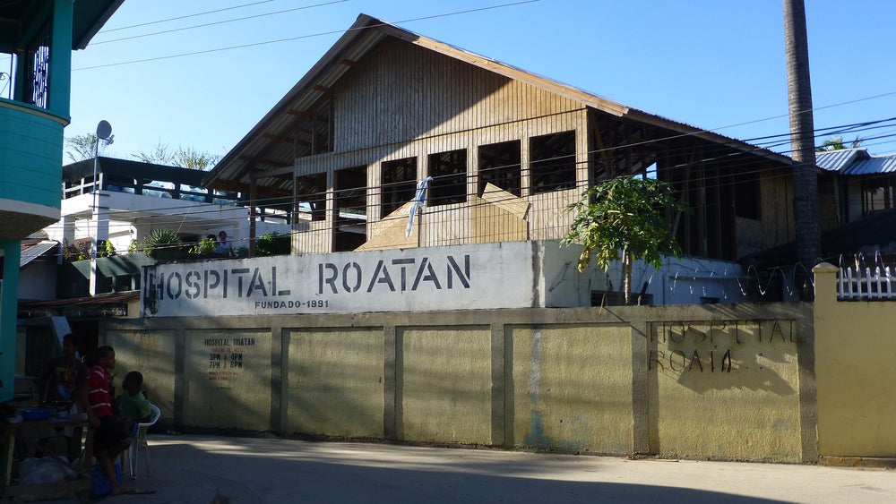 crisis en Hospital de Roatán